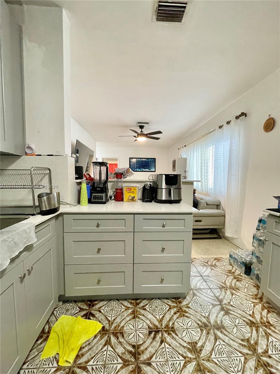 HOLLYWOOD PLACE - Residential Income