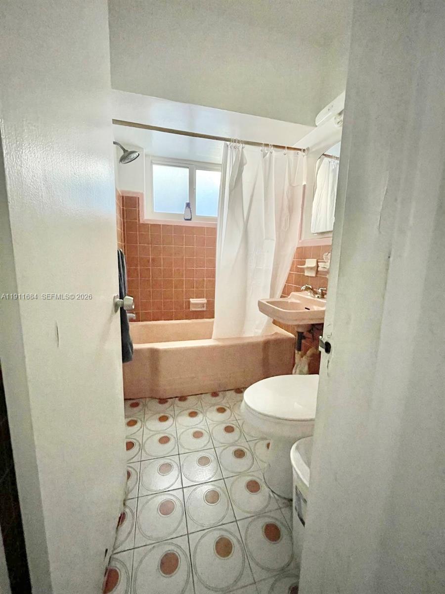 HOLLYWOOD PLACE - Residential Income