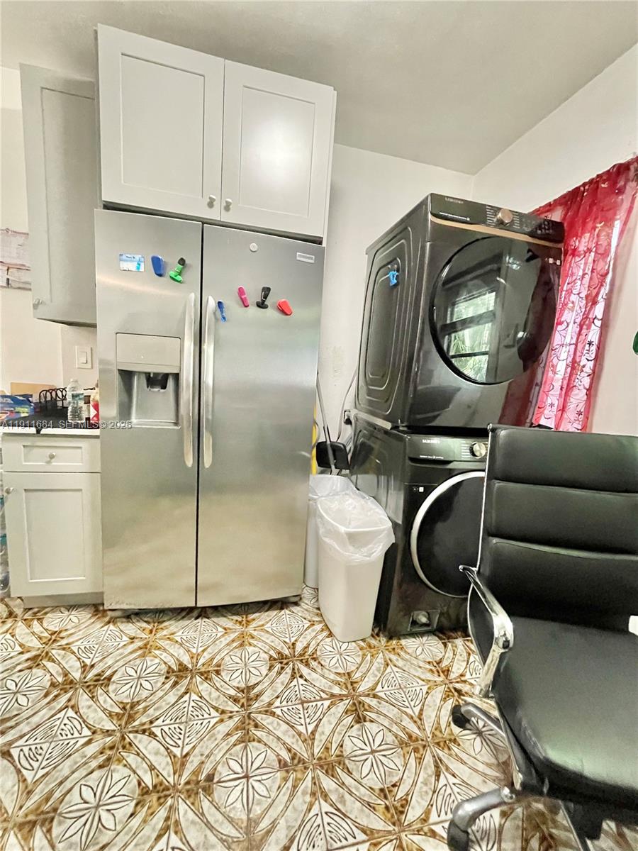 HOLLYWOOD PLACE - Residential Income