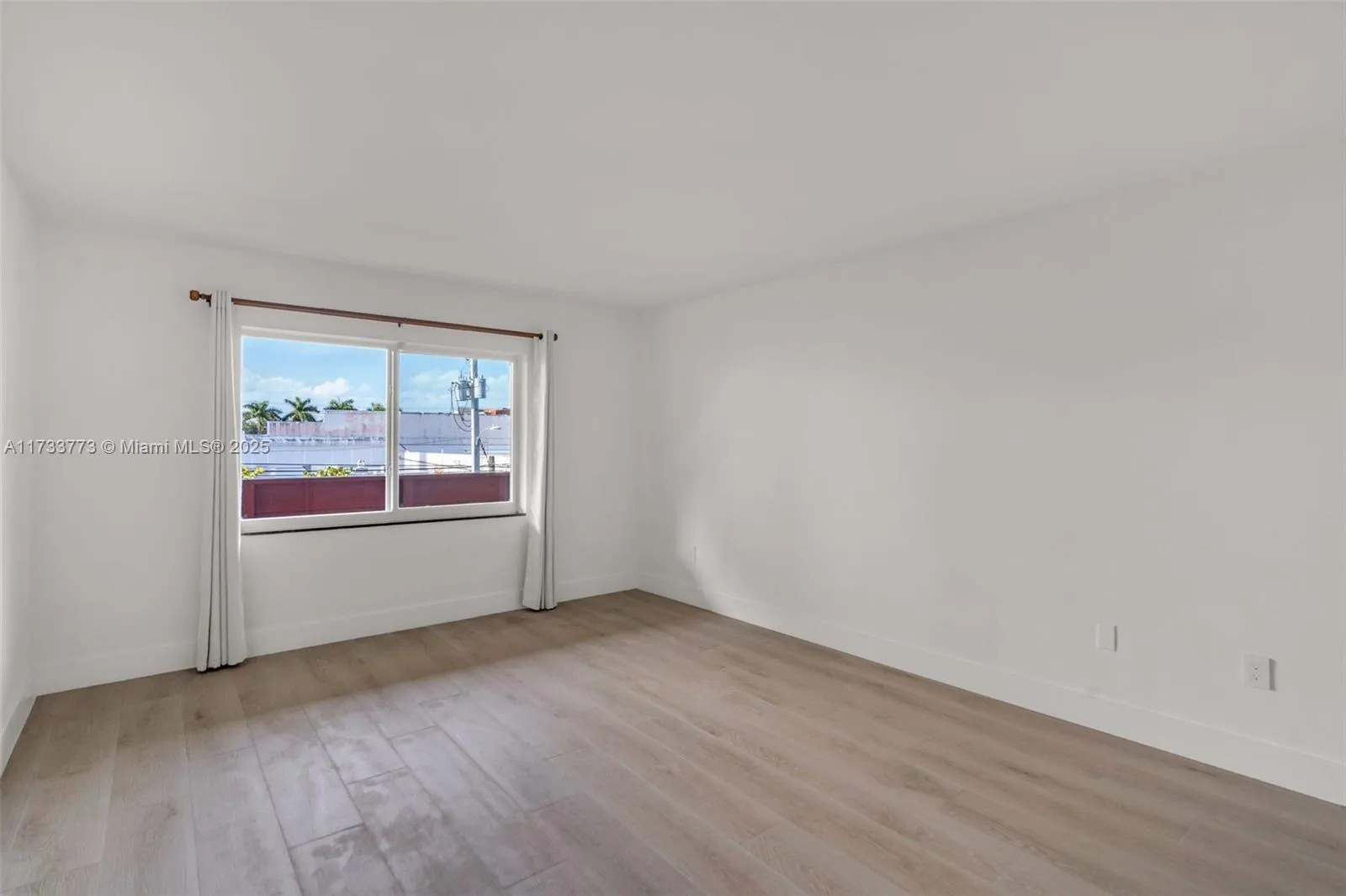 Coral Gables, Florida 33146, United States, 1 Bedroom Bedrooms, ,1 BathroomBathrooms,Residential,Pending,12709