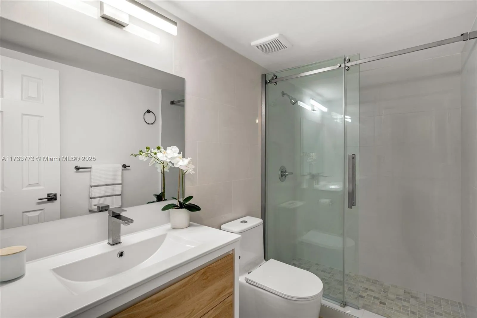 Coral Gables, Florida 33146, United States, 1 Bedroom Bedrooms, ,1 BathroomBathrooms,Residential,Pending,12709