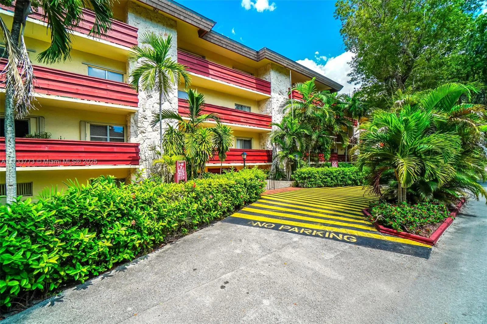 Coral Gables, Florida 33146, United States, 1 Bedroom Bedrooms, ,1 BathroomBathrooms,Residential,Pending,12709