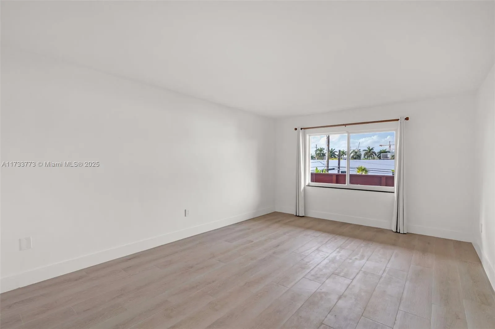 Coral Gables, Florida 33146, United States, 1 Bedroom Bedrooms, ,1 BathroomBathrooms,Residential,Pending,12709