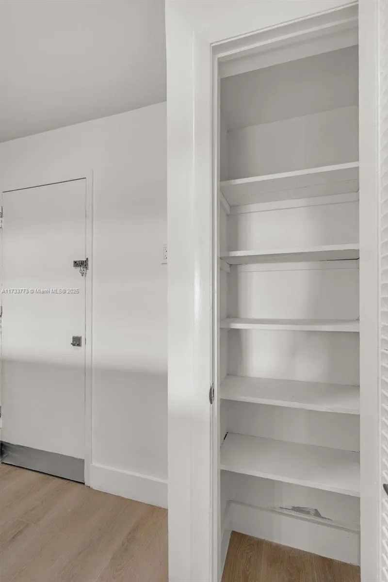 Coral Gables, Florida 33146, United States, 1 Bedroom Bedrooms, ,1 BathroomBathrooms,Residential,Pending,12709