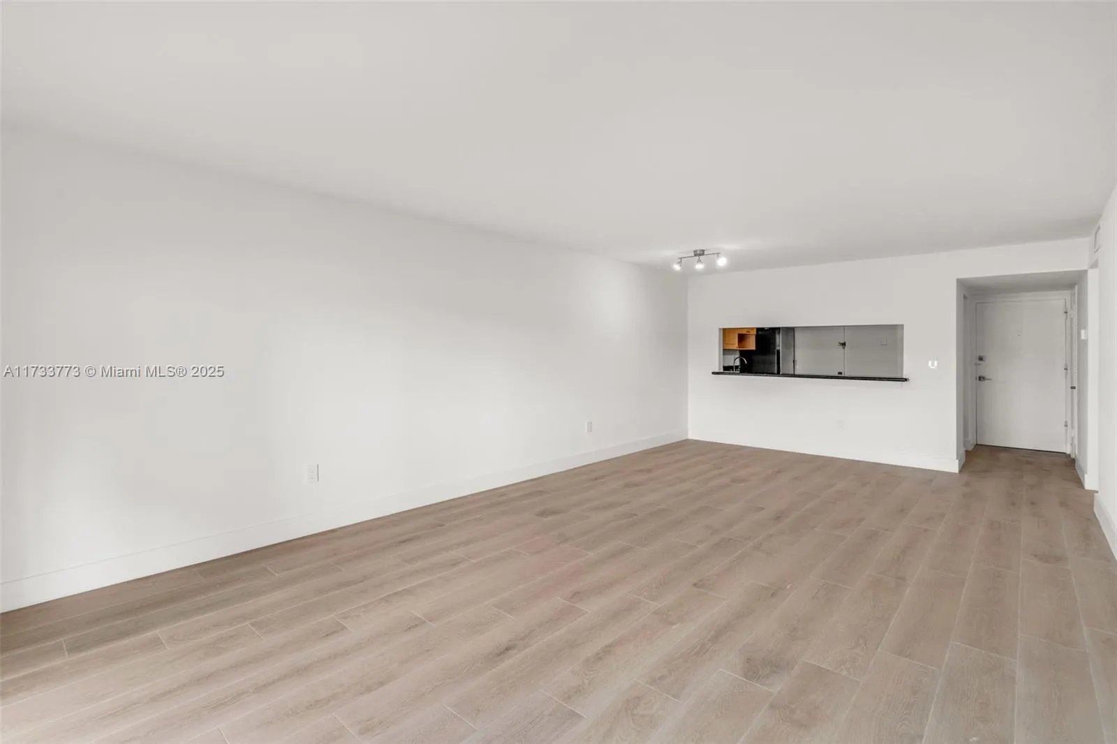 Coral Gables, Florida 33146, United States, 1 Bedroom Bedrooms, ,1 BathroomBathrooms,Residential,Pending,12709