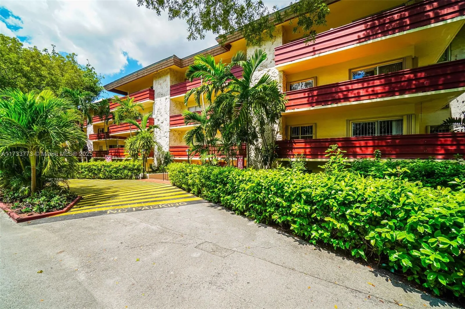 Coral Gables, Florida 33146, United States, 1 Bedroom Bedrooms, ,1 BathroomBathrooms,Residential,Pending,12709