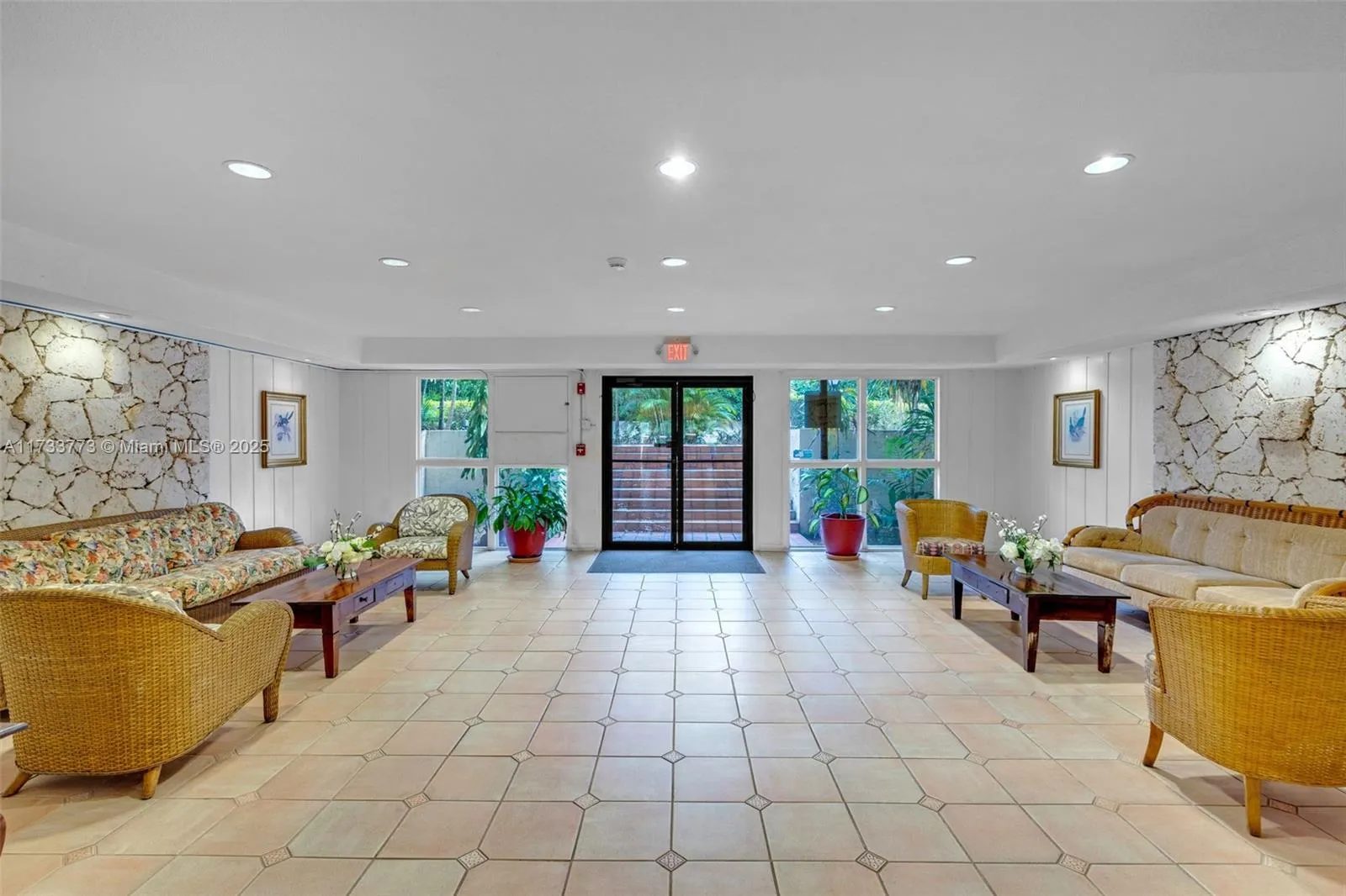 Coral Gables, Florida 33146, United States, 1 Bedroom Bedrooms, ,1 BathroomBathrooms,Residential,Pending,12709