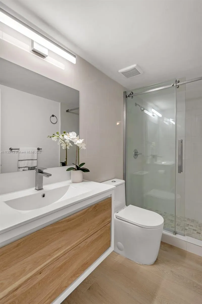 Coral Gables, Florida 33146, United States, 1 Bedroom Bedrooms, ,1 BathroomBathrooms,Residential,Pending,12709