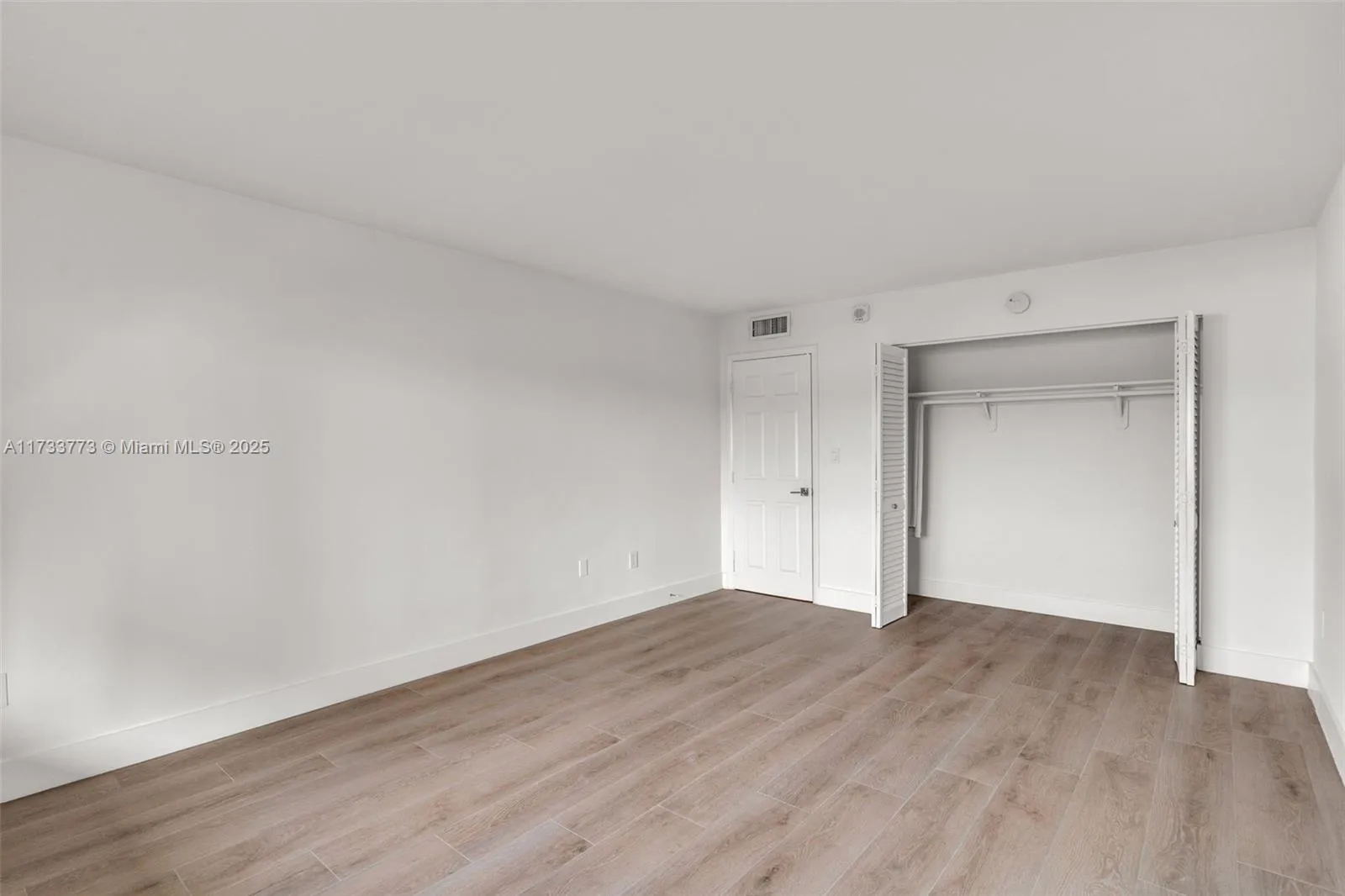 Coral Gables, Florida 33146, United States, 1 Bedroom Bedrooms, ,1 BathroomBathrooms,Residential,Pending,12709