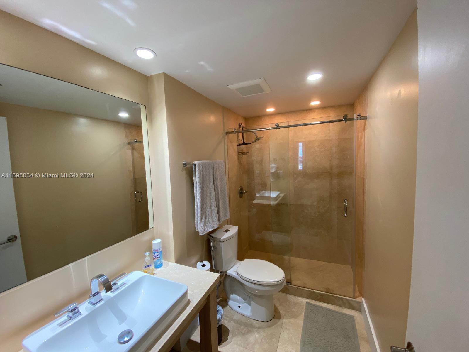 100 Lincoln Rd 1429