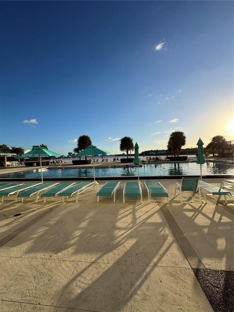 Photo of 300 Bayview Dr #509, Sunny Isles Beach, FL 33160 (MLS # A11935324)