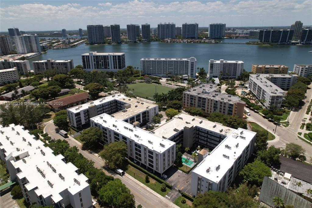 LE CARTIER CONDO - Residential