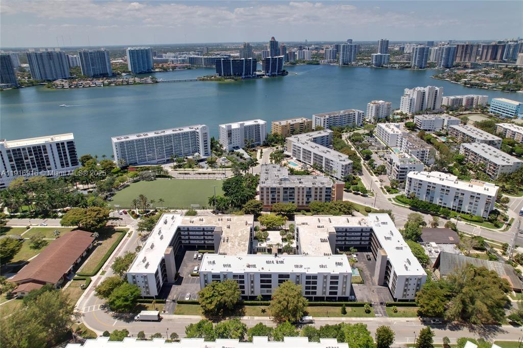 LE CARTIER CONDO - Residential