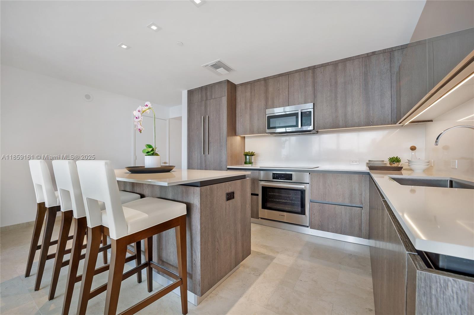 88 SW 7th St 1810