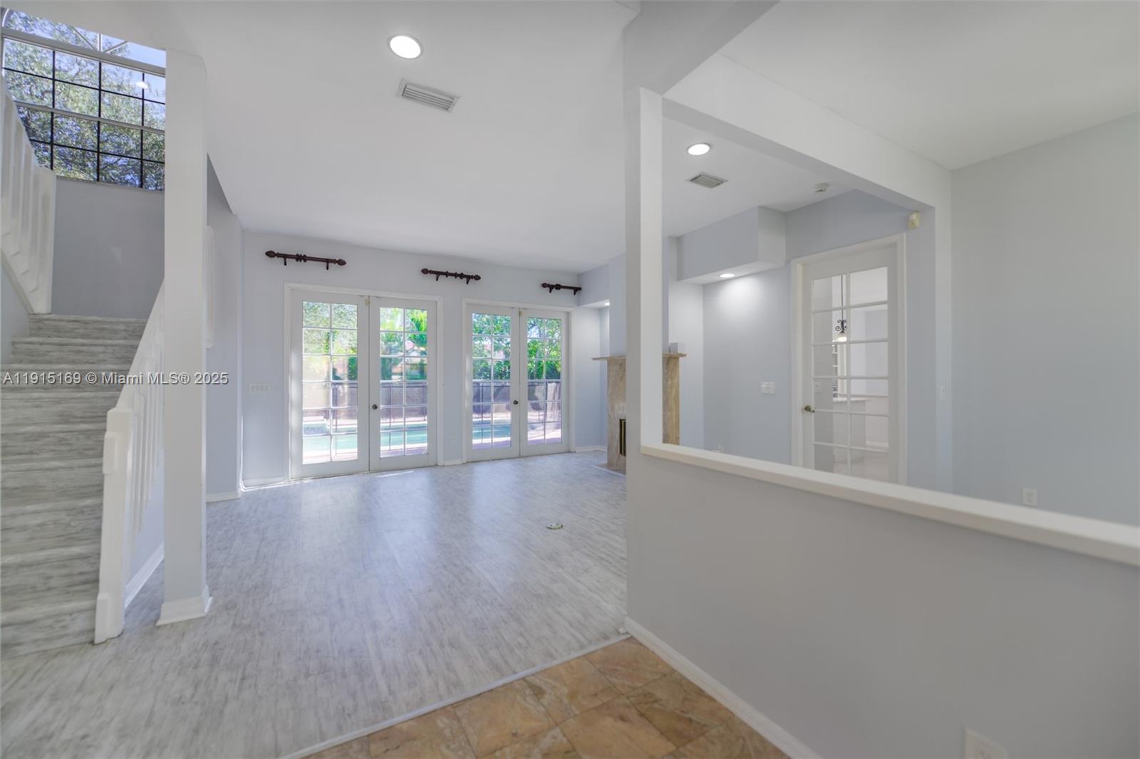 EAGLE POINT - Residential