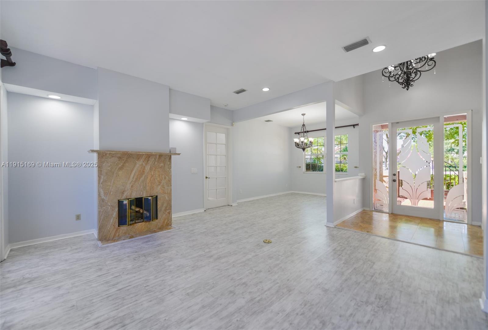 EAGLE POINT - Residential