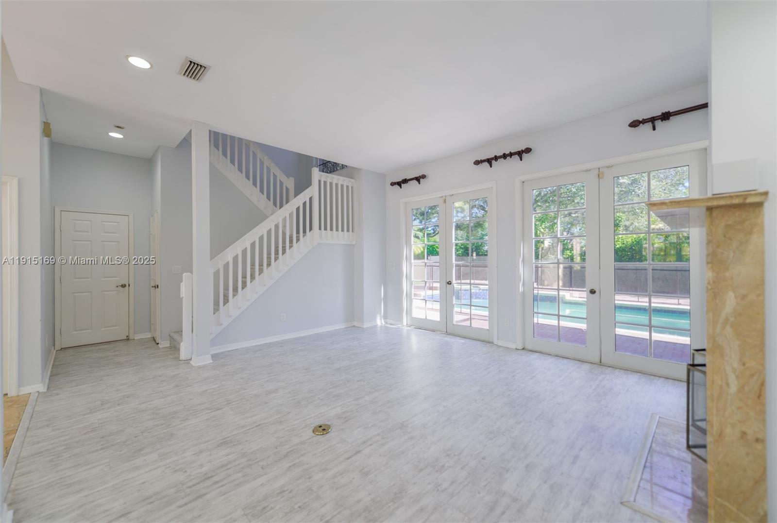 EAGLE POINT - Residential