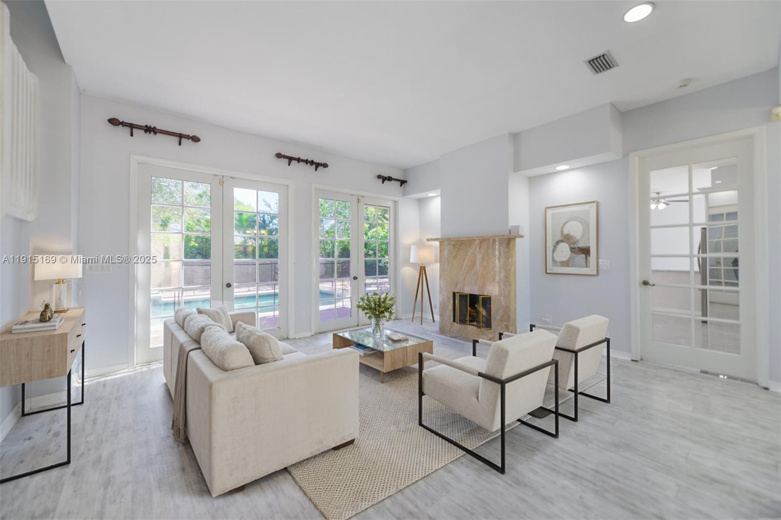 EAGLE POINT - Residential