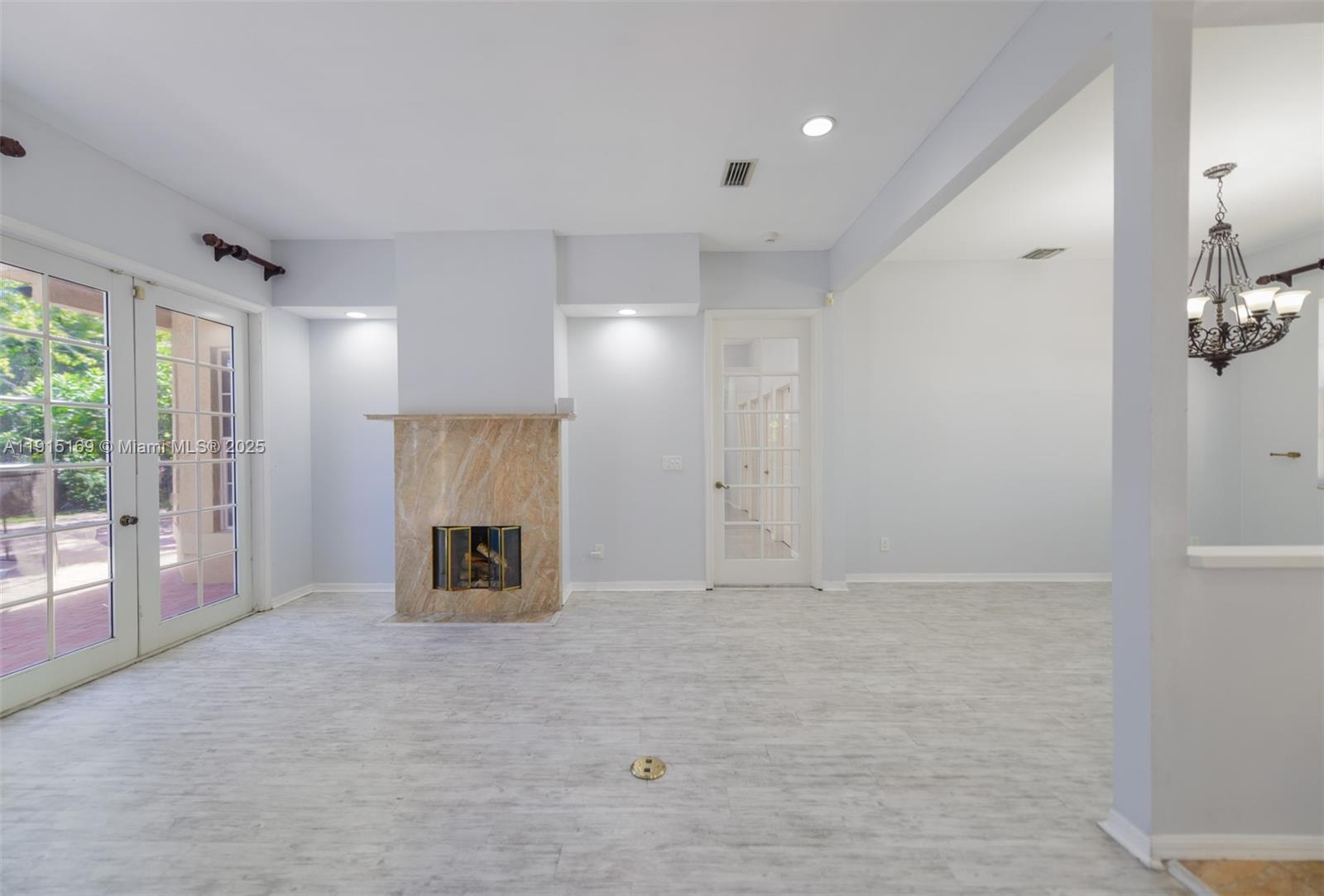 EAGLE POINT - Residential