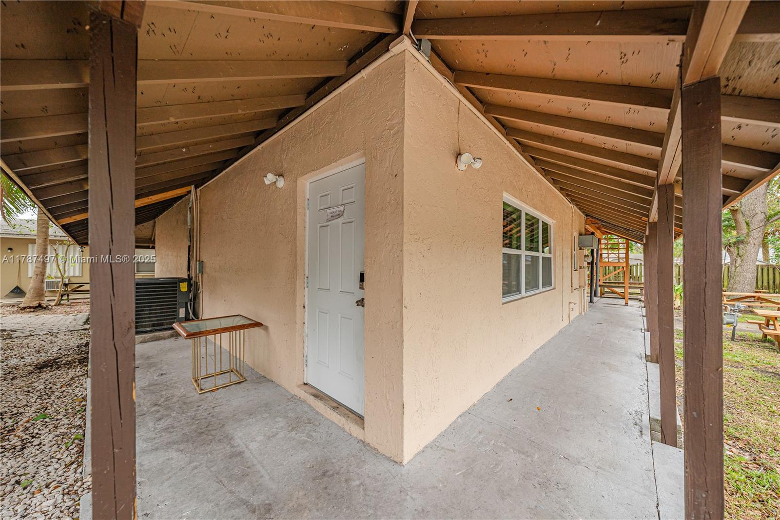 LAUDERDALE - Residential