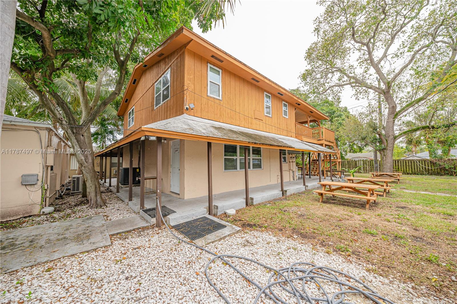 LAUDERDALE - Residential