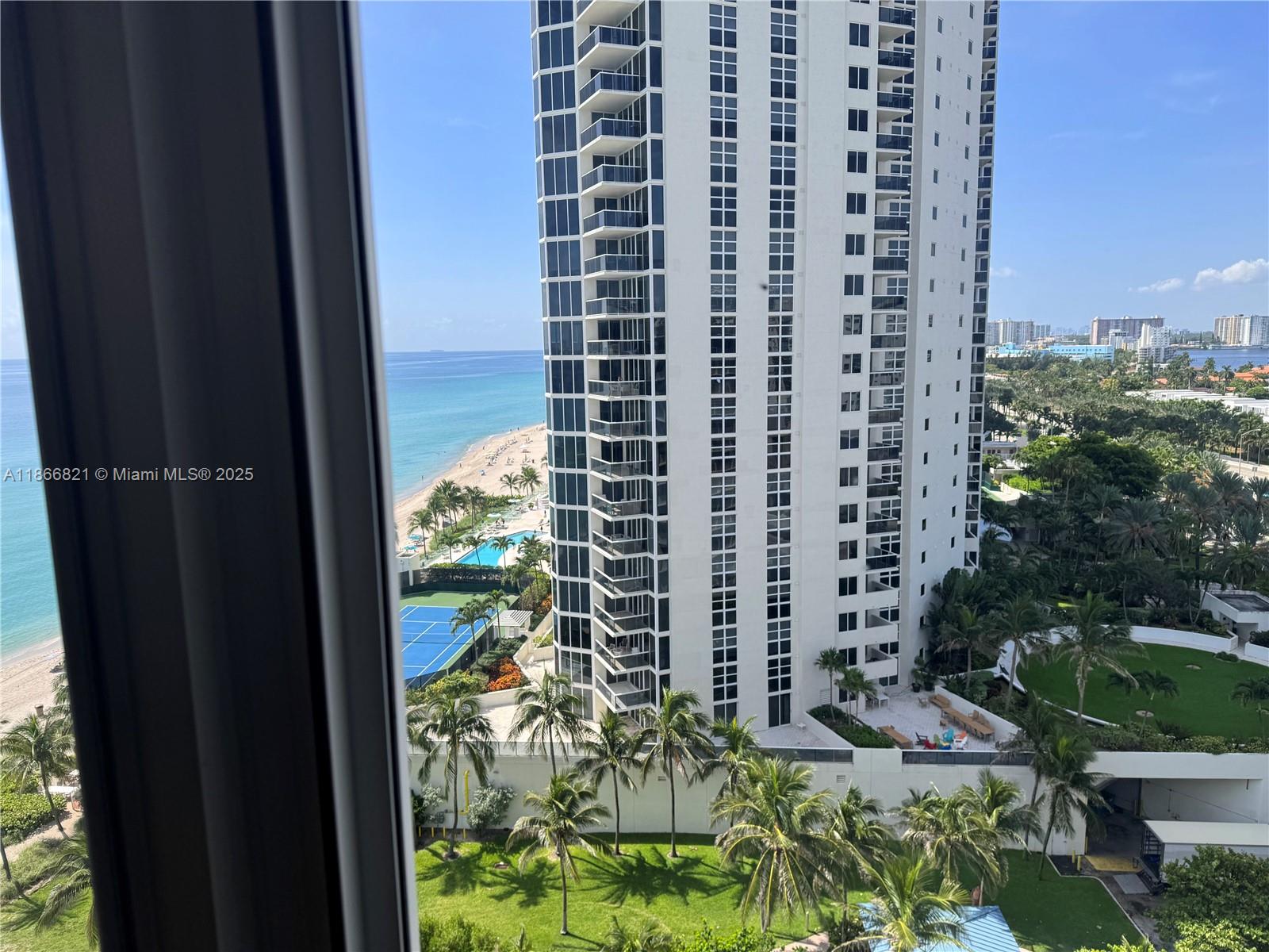 THE AVENTURA BEACH CLUB C - Residential