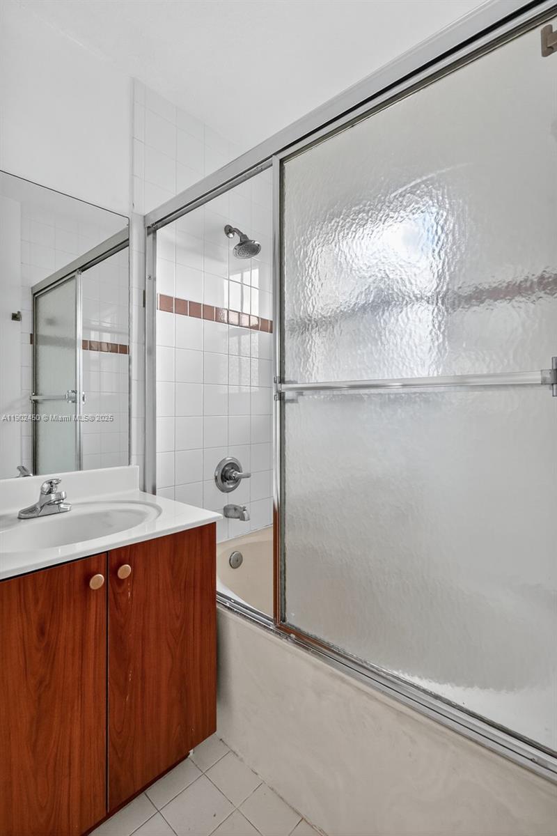 MELROSE POINT CONDO - Residential