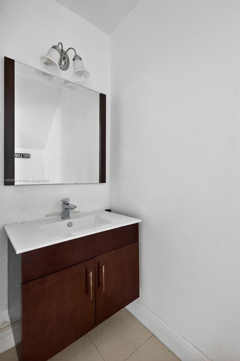 MELROSE POINT CONDO - Residential