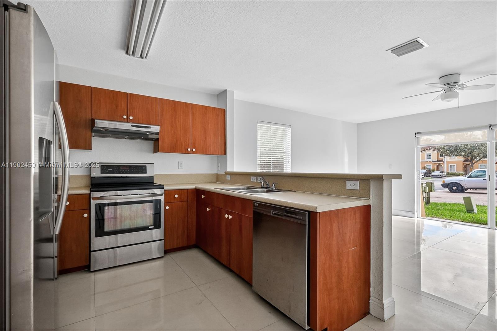 MELROSE POINT CONDO - Residential