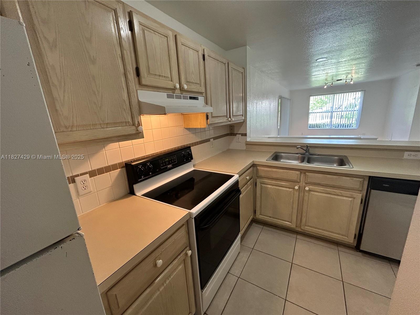 BEAUTIFUL LAKE VIEW, FROM THIS SPACIOUS 2 BEDROOM, 2 BATH FIRST FLOOR UNIT, WITH WALK-IN CLOSET AND WASHER/DRYER IN UNIT. COMPLEX FEATURES STATE OF THE ART FITNESS CENTER WITH NEW EQUIPMENT AND FLAT SCREEN TV'S, SPA, POOL, TENNIS, VOLLEY BALL, WALKING PATH W/ BENCHES AND PICTURESQUE LAKE VIEWS. GATED COMMUNITY, CLOSE TO I-95, DINING AND SHOPPING. THIS UNIT IS A MUST SEE WITH ROMAN TUB, DIRECT LAKE VIEW, SPACIOUS SCREENED PATIO, CEILING FANS, EXTRA STORAGE OUTSIDE OF THE UNIT. WATER/SEWER INCLUDED. ONE PET ALLOWED UNDER 40LBS - $250 NONREFUNDABLE PET FEE APPLIES. ASSOCIATION APPROVAL TAKES AROUND 3 WEEK. FIRST AND LAST MONTH RENT PLUS ONE MONTH SECURITY DEPOSIT REQUIRED TO MOVE IN