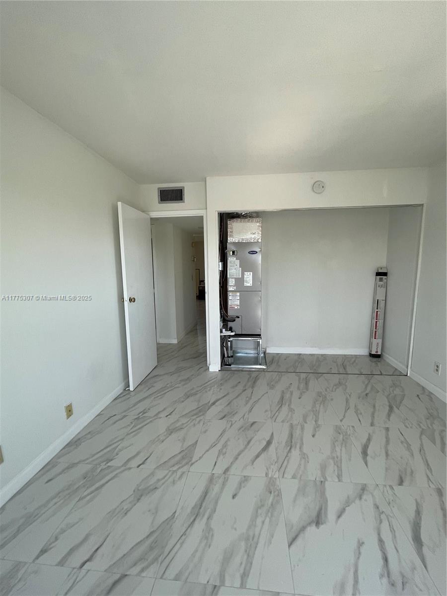 KINGS POINT SAXONY CONDOS - Residential