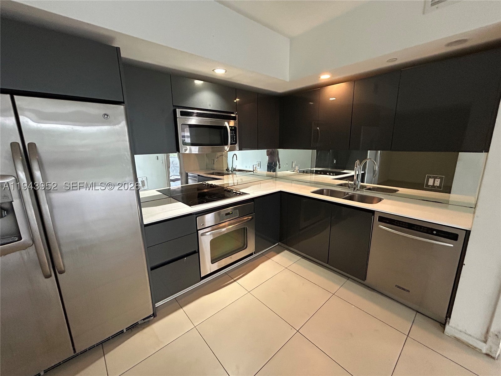 31 SE 6th St 407