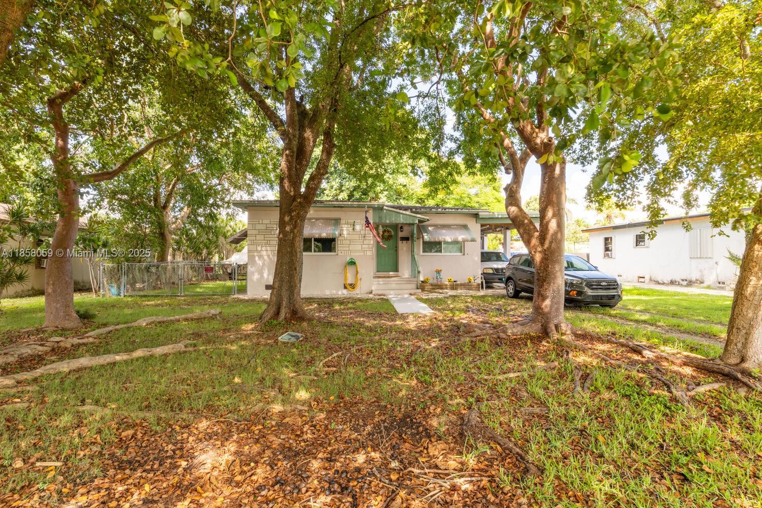 COZY ... SOLID BUILT HOME , WITH HUGE FENCED BACKYARD , MATURE TREES , AND PLENTY OF ROOM TO PARK YOUR BOAT. ROOF IS 10 YEARS OLD , HOME IS INSURABLE FOR FINANCING , WITH IMPACT WINDOWS , AND AWNINGS . WELL MAINTAINED HOME , TENTED IN APRIL 2025 . ENJOY THE HUGE MASTER BEDROOM, REMODELED BATHROOM AND UPDATED KITCHEN WITH WOOD LAMINATE FLOORS . STOP PAYING RENT , COME AND ADD YOUR PERSONAL TOUCH TO THIS CHARMING HOME AND MAKE IT YOURS ...
NO HOA , NO CDD