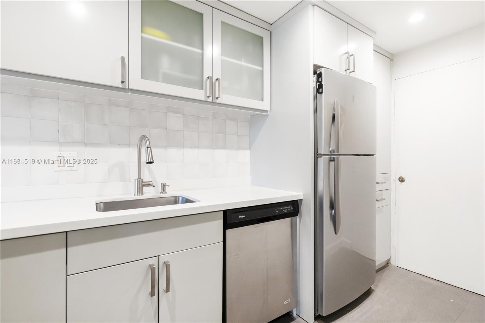 DADELAND GROVE CONDO - Residential