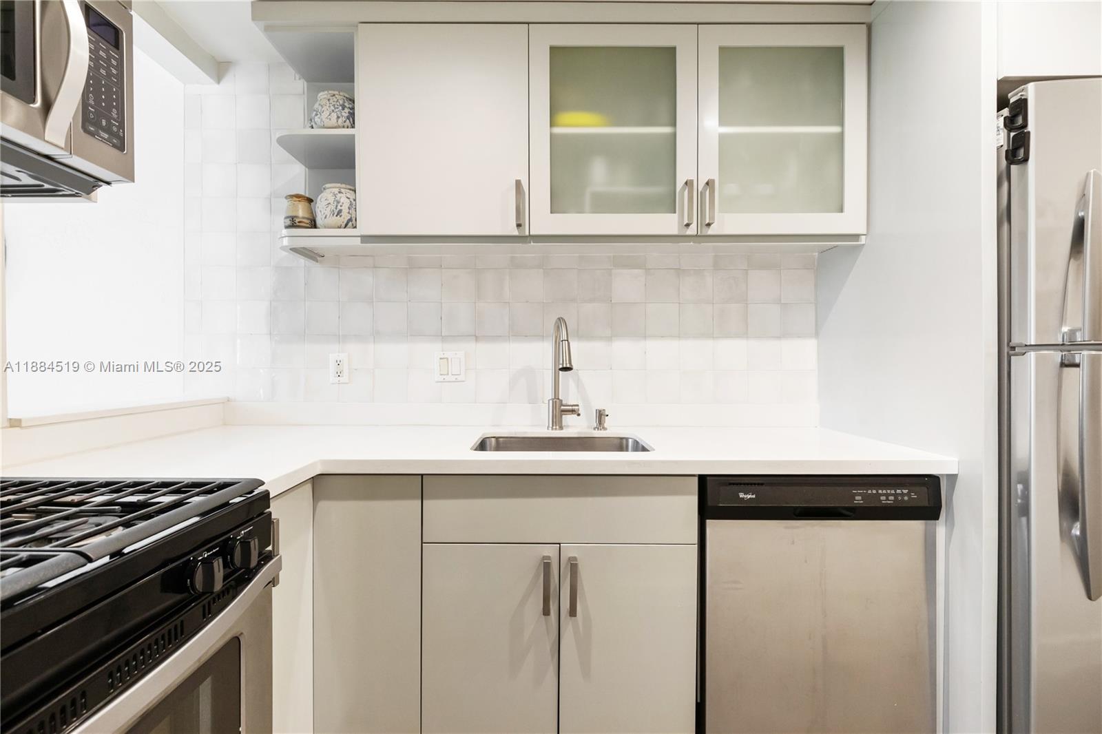 DADELAND GROVE CONDO - Residential