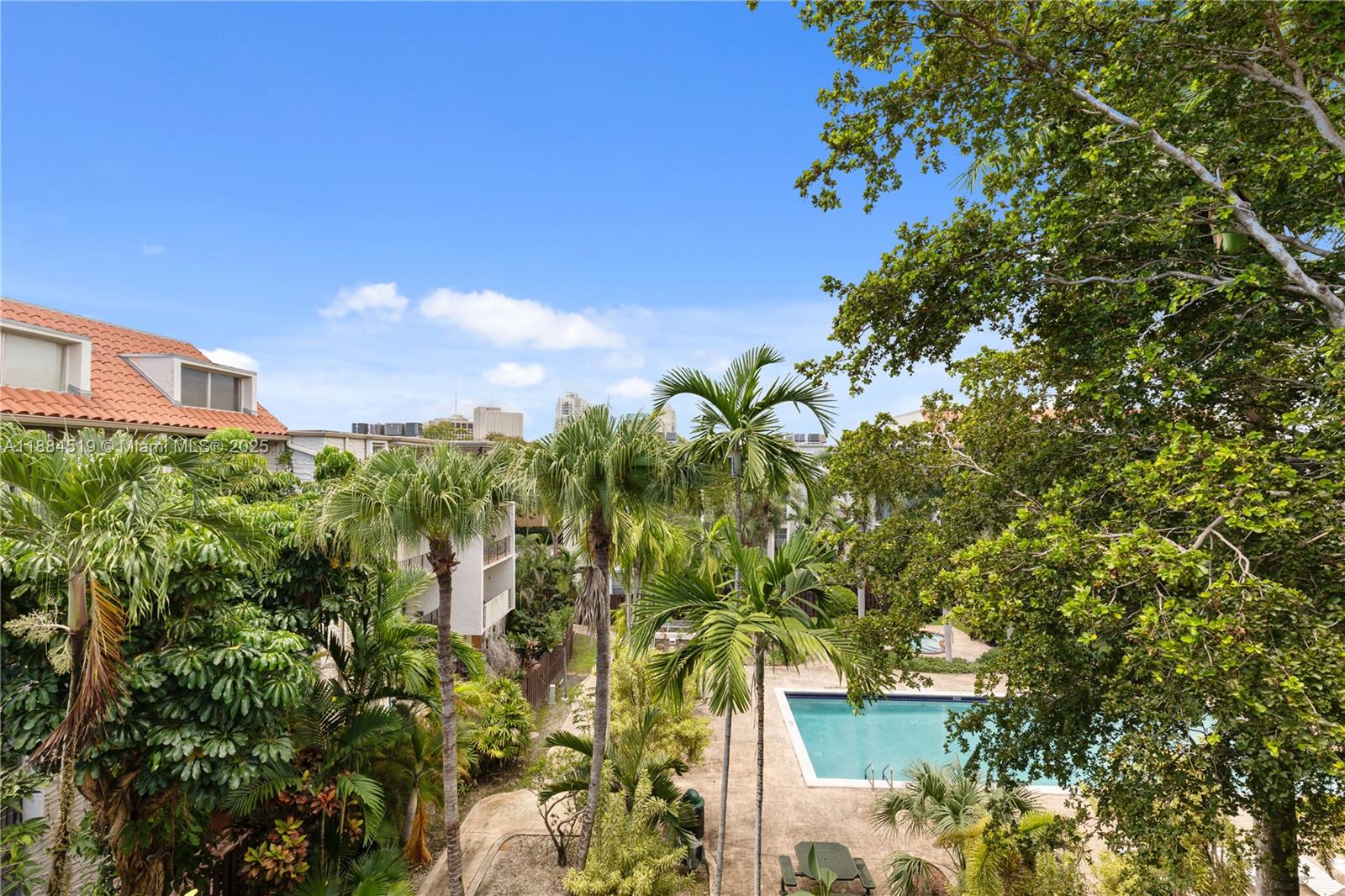 DADELAND GROVE CONDO - Residential