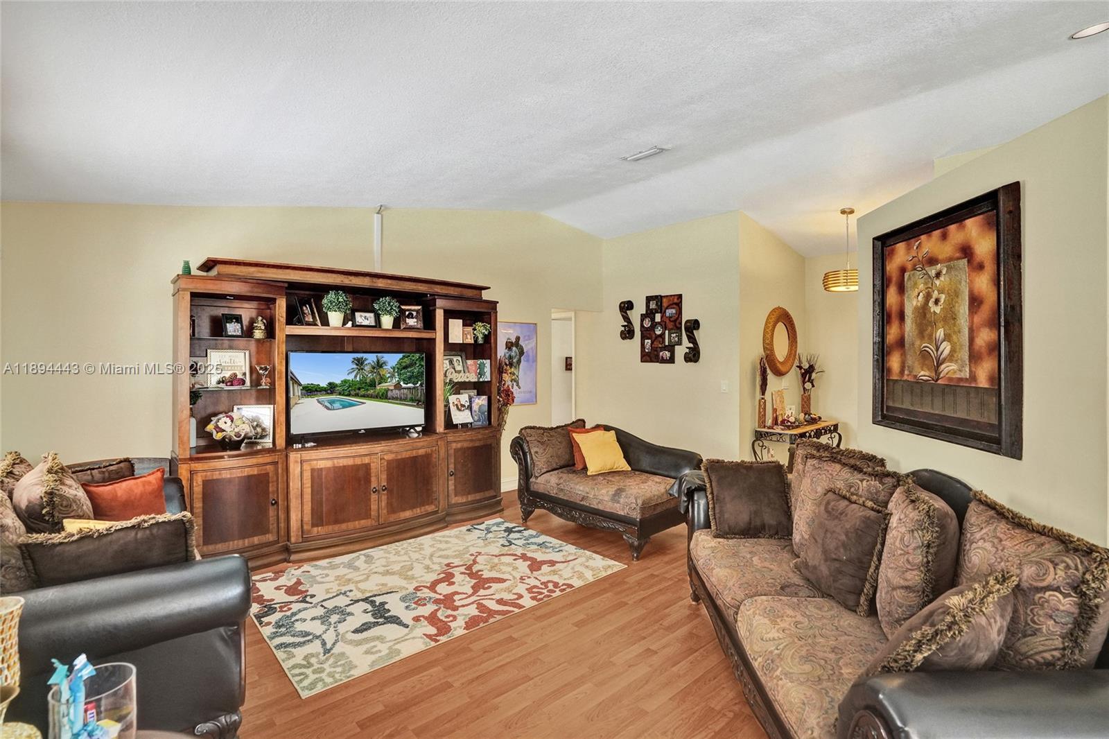 REDLANDS EDGE - Residential