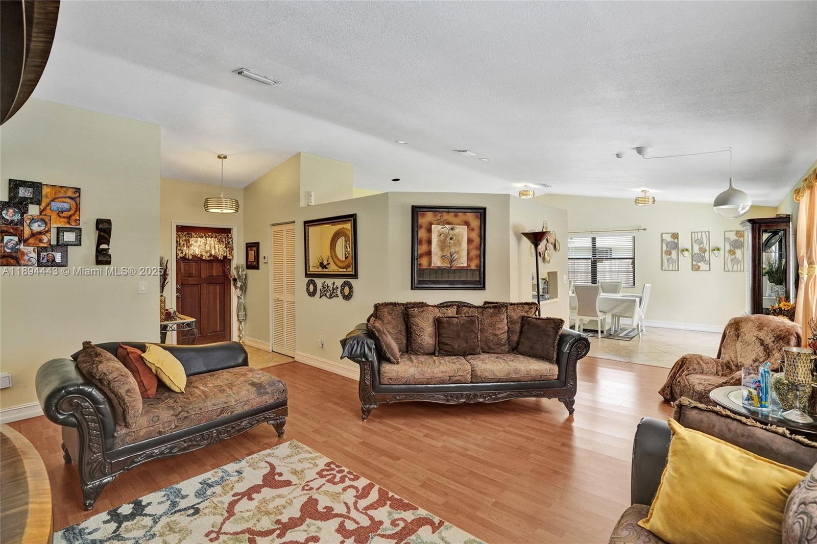 REDLANDS EDGE - Residential