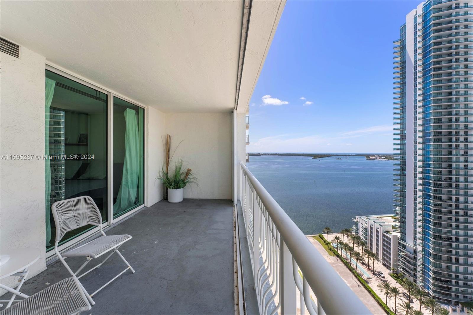 1200 Brickell Bay Dr 2707