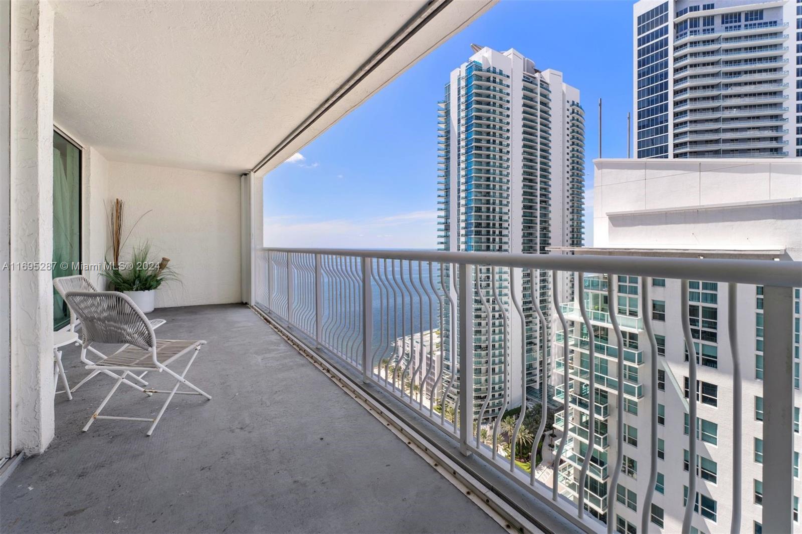 Property for Sale at 1200 Brickell Bay Dr 2707, Miami, Broward County, Florida - Bedrooms: 1 
Bathrooms: 1  - $458,000