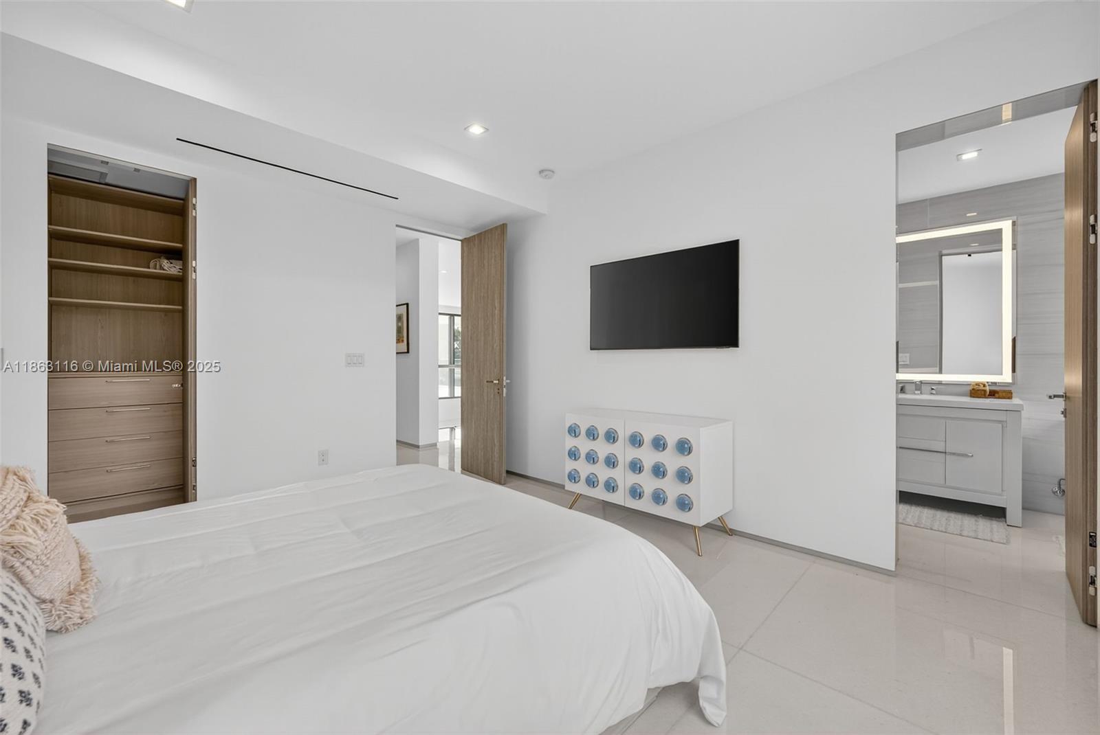 Las Olas Isles - Residential