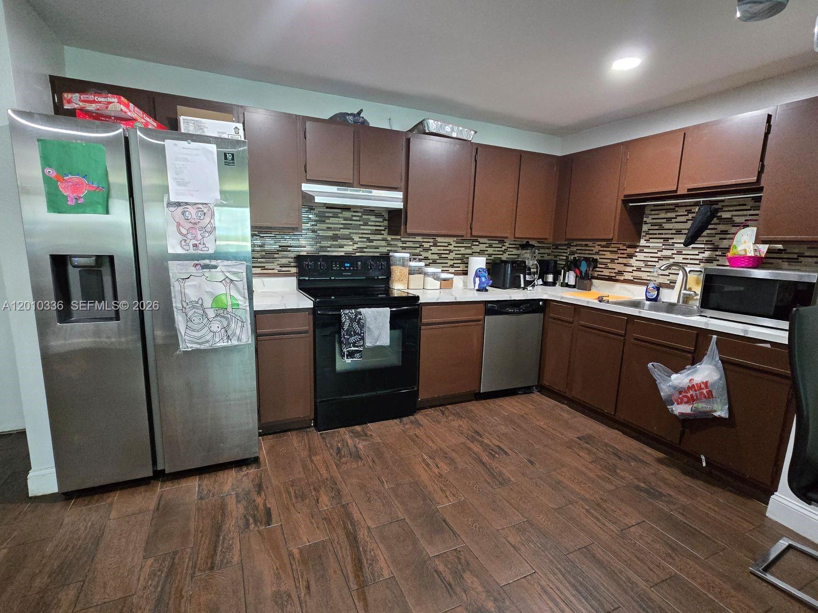 NARANJA LAKES CONDO NO 5 - Residential