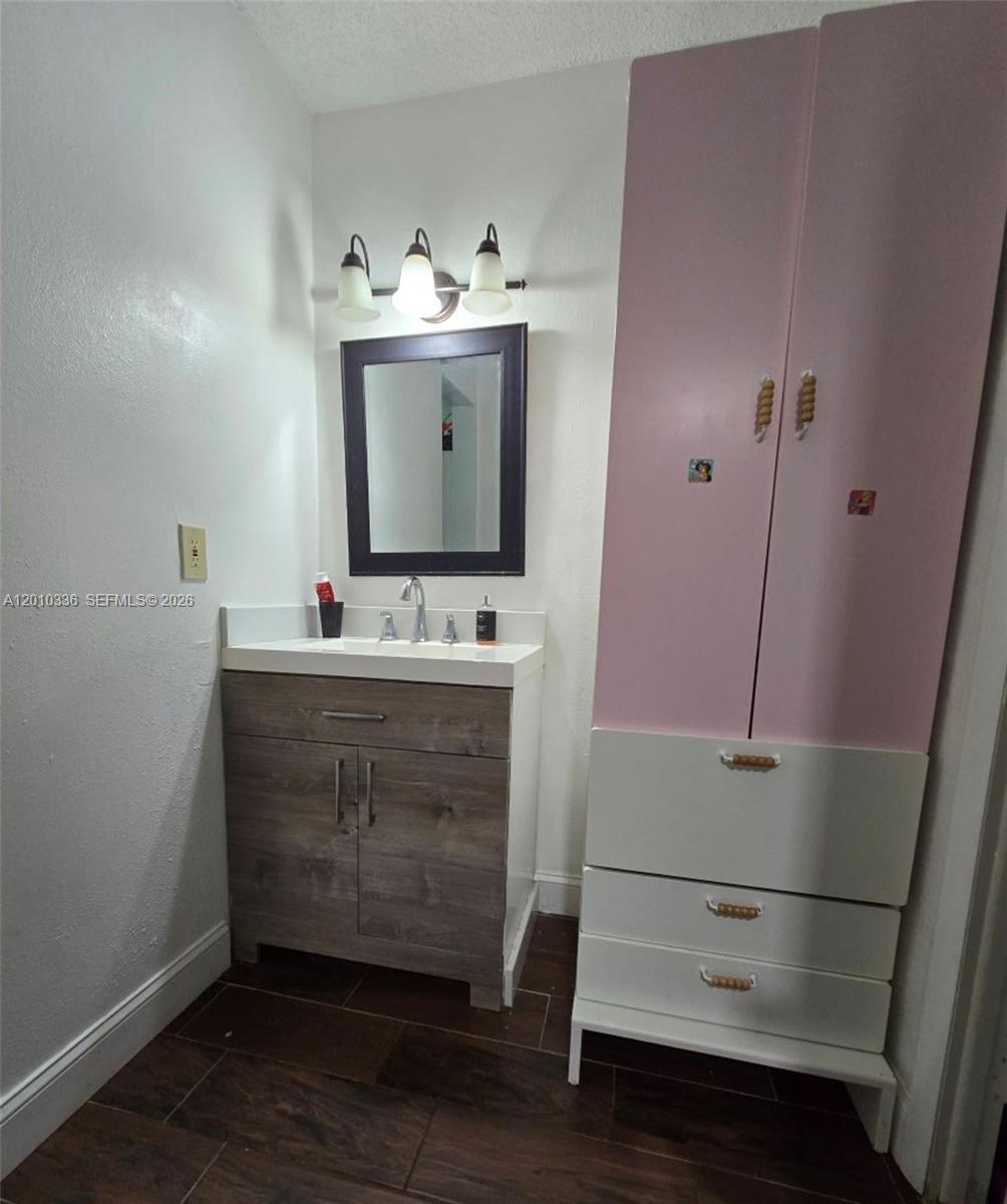 NARANJA LAKES CONDO NO 5 - Residential