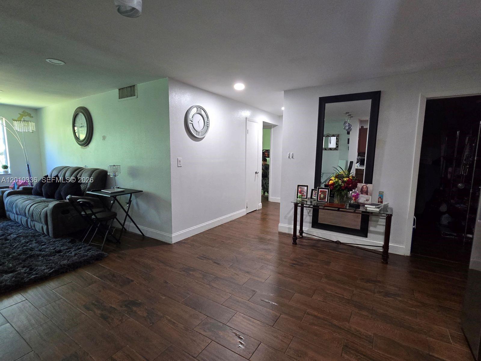 NARANJA LAKES CONDO NO 5 - Residential