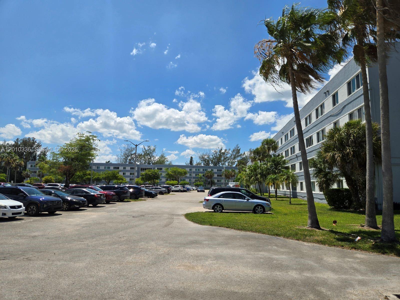 NARANJA LAKES CONDO NO 5 - Residential