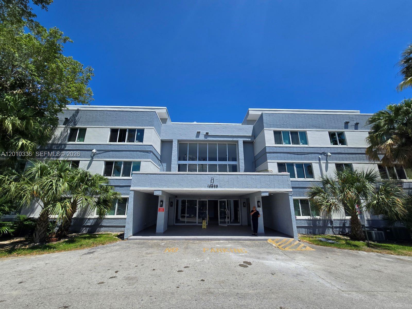 NARANJA LAKES CONDO NO 5 - Residential