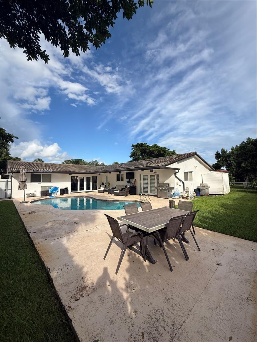 MIAMI LAKES SEC 4 - Residential