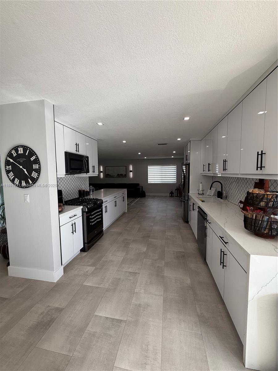 MIAMI LAKES SEC 4 - Residential