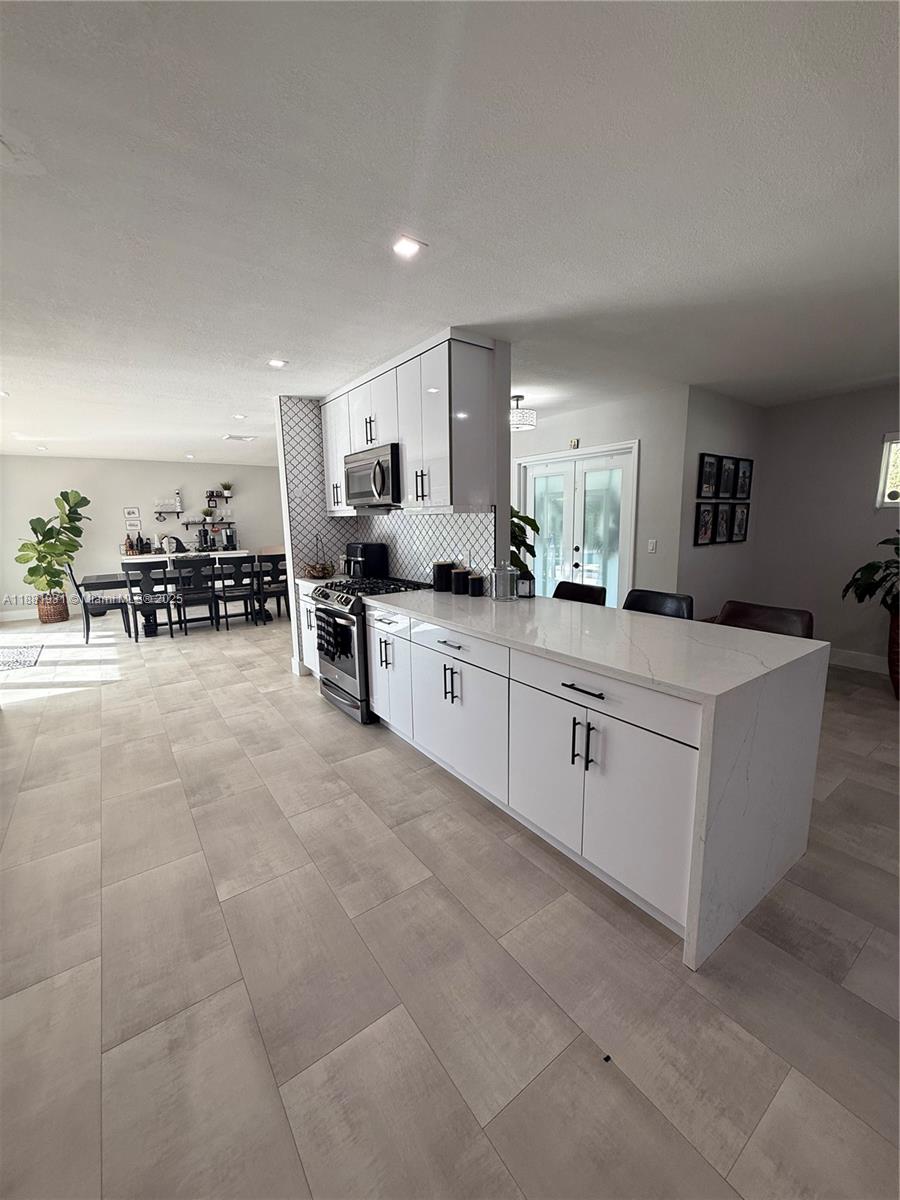 MIAMI LAKES SEC 4 - Residential