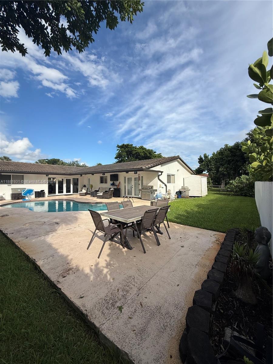 MIAMI LAKES SEC 4 - Residential